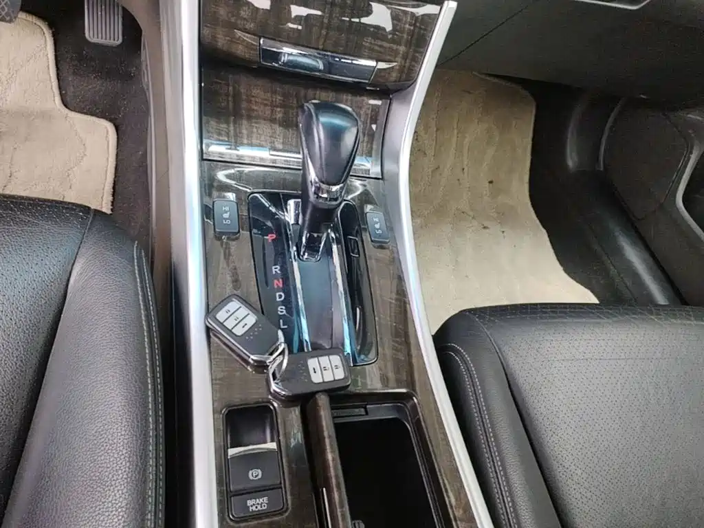 Honda Accord — миниатюра 14