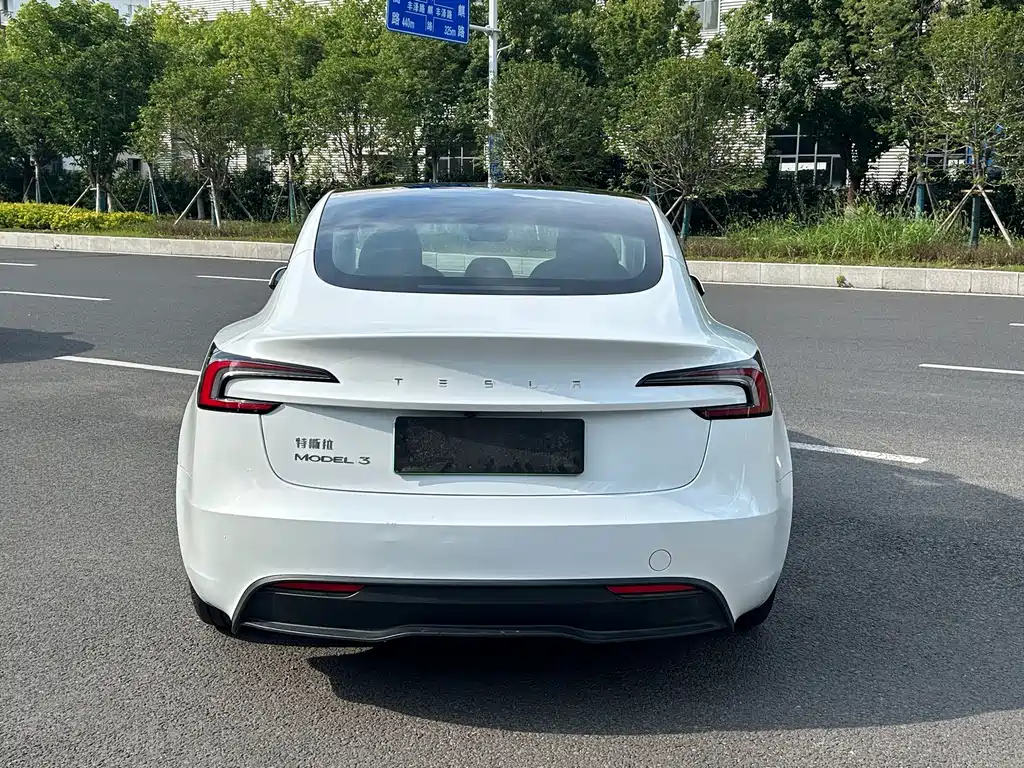 Tesla Model 3 — миниатюра 9