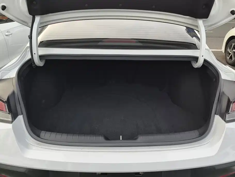 Hyundai Elantra — миниатюра 4