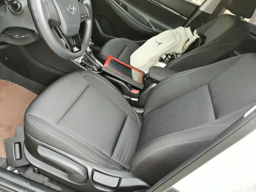 Hyundai Elantra — миниатюра 15