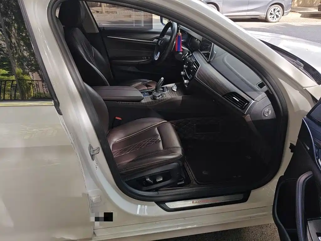 BMW 5 Series — миниатюра 18