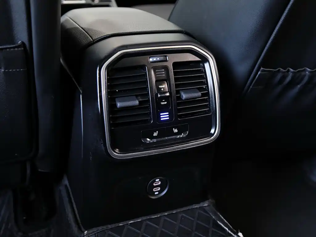 Porsche Macan — миниатюра 16