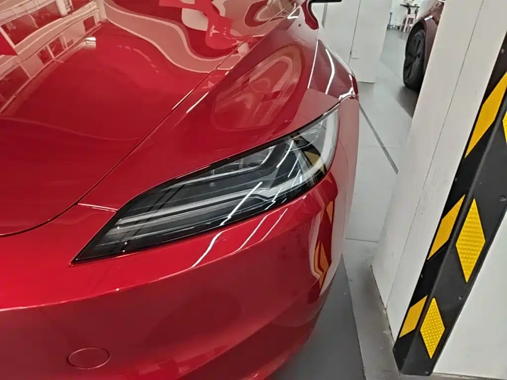 Tesla Model 3 — миниатюра 24