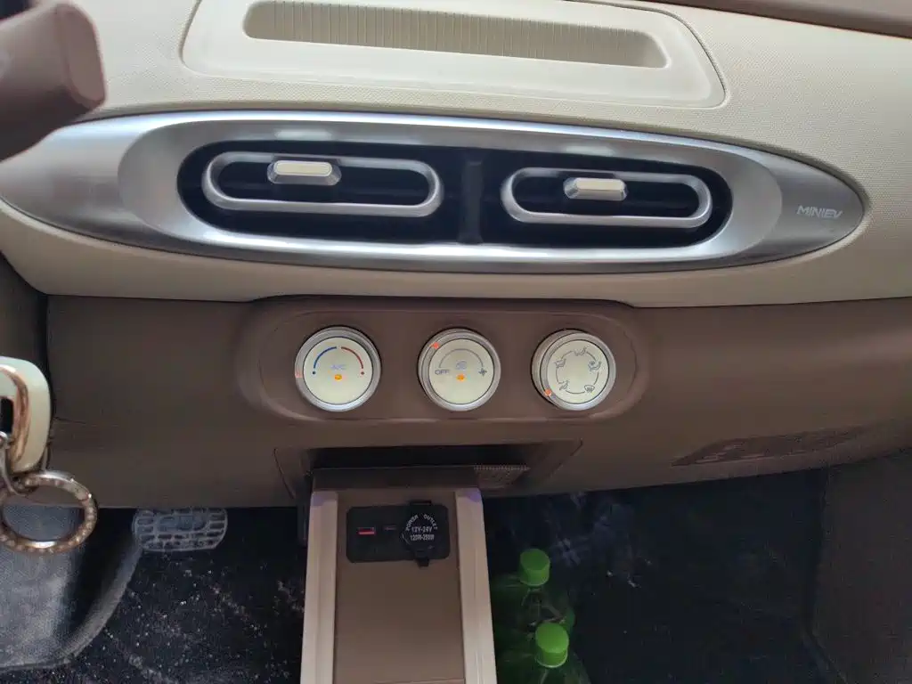 Wuling MINIEV — миниатюра 9