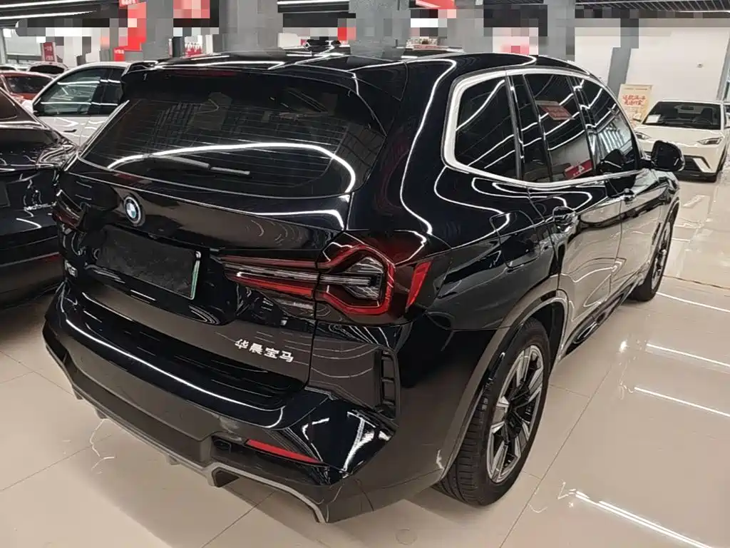BMW iX3 — миниатюра 7