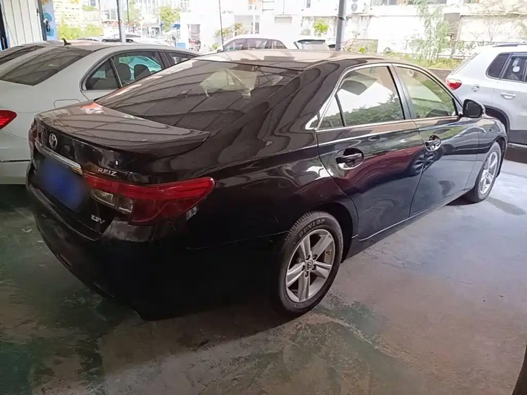 Toyota Reiz — миниатюра 7