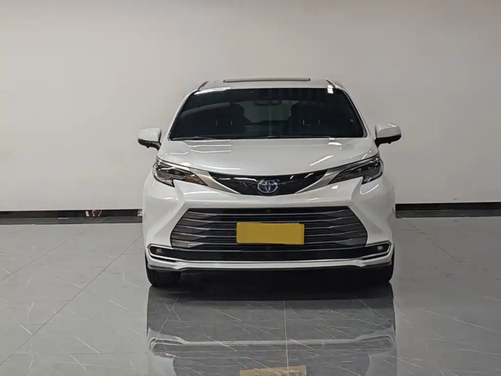 Toyota Sienna — миниатюра 2