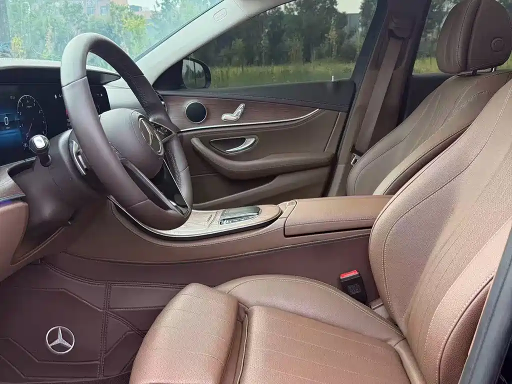 Mercedes-Benz E-Class — миниатюра 25