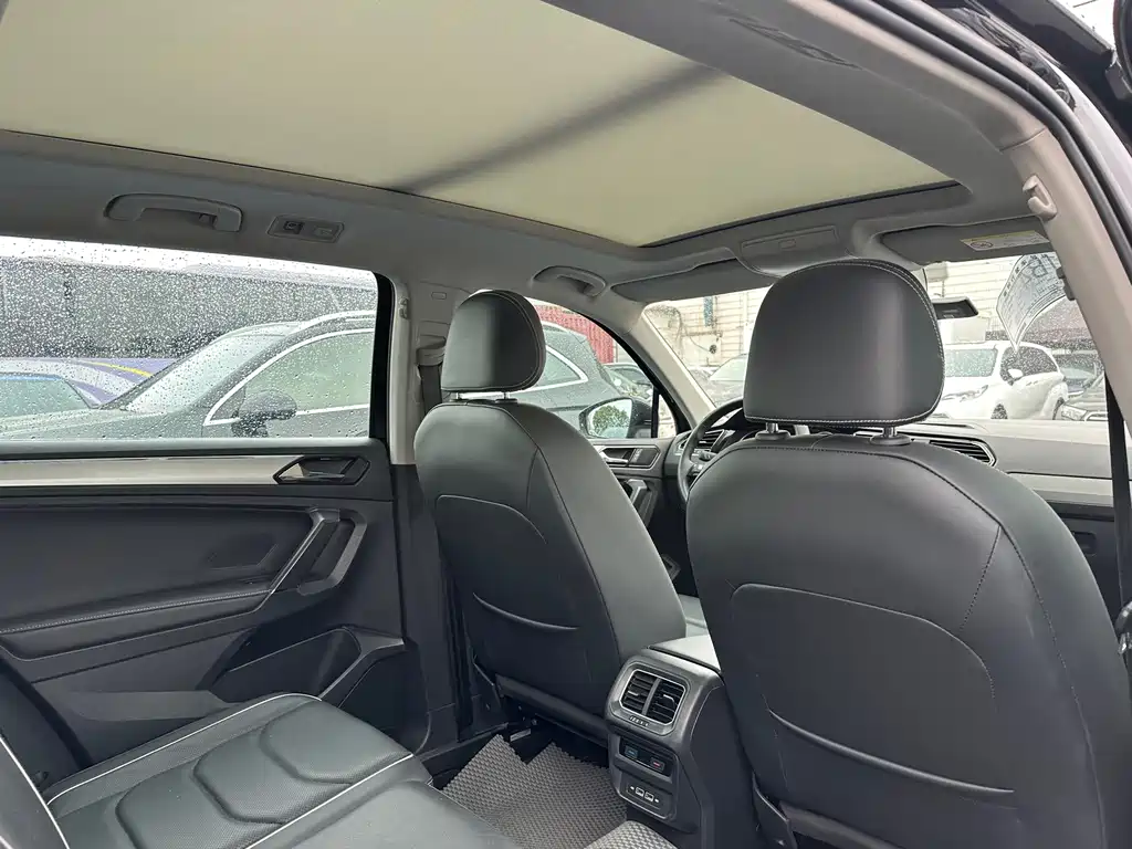 Volkswagen Tiguan L PHEV — миниатюра 12