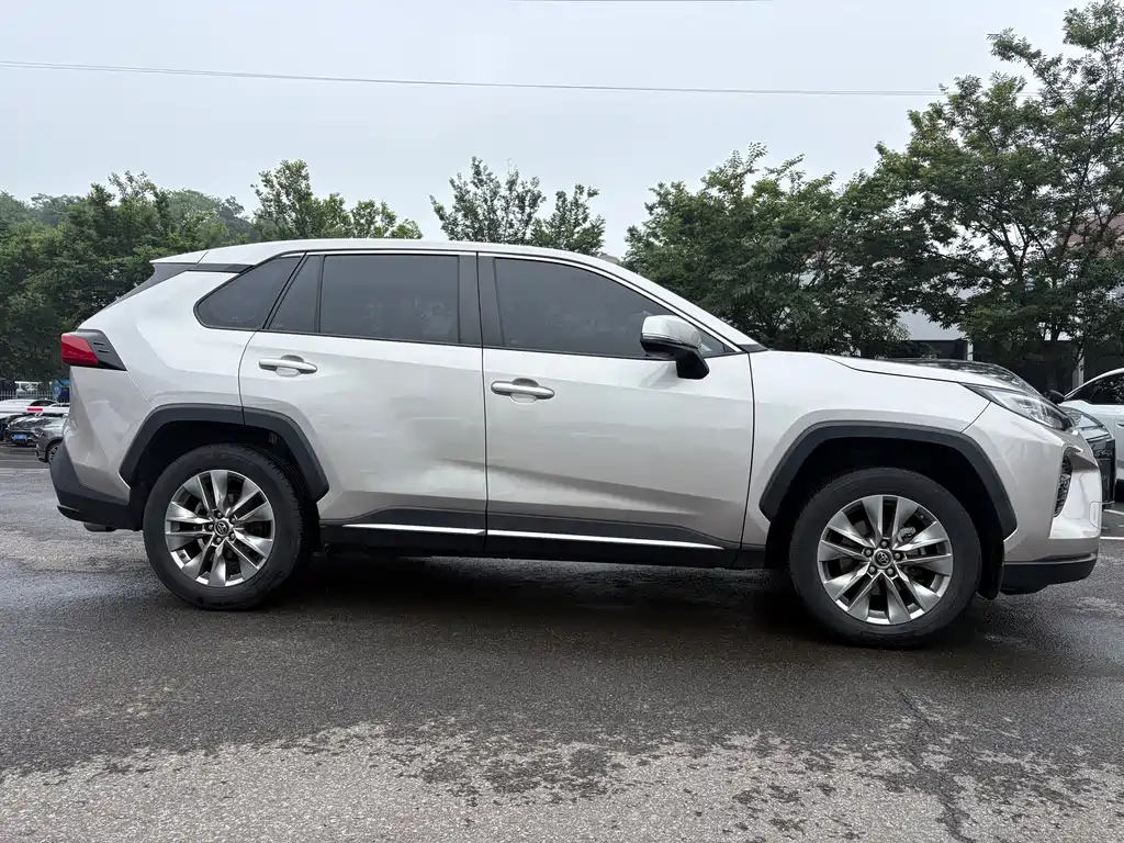 Toyota Wildlander 2022 2.0L CVT Luxury PLUS