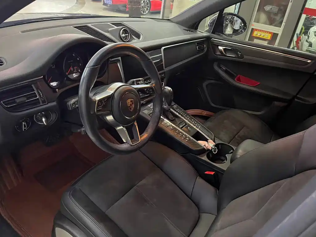 Porsche Macan — миниатюра 8