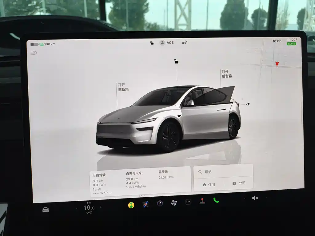 Tesla Model Y — миниатюра 11