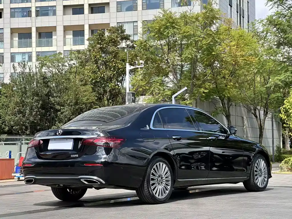 Mercedes-Benz E-Class — миниатюра 9