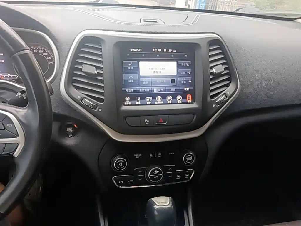 Jeep Cherokee — миниатюра 13