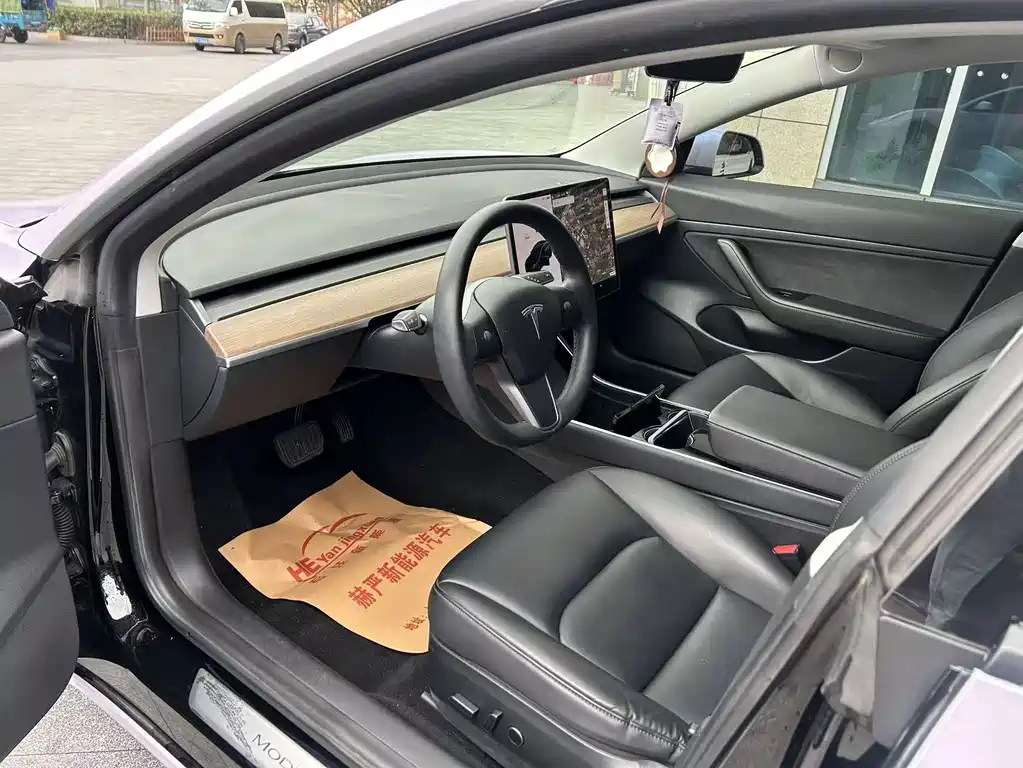 Tesla Model 3 — миниатюра 4
