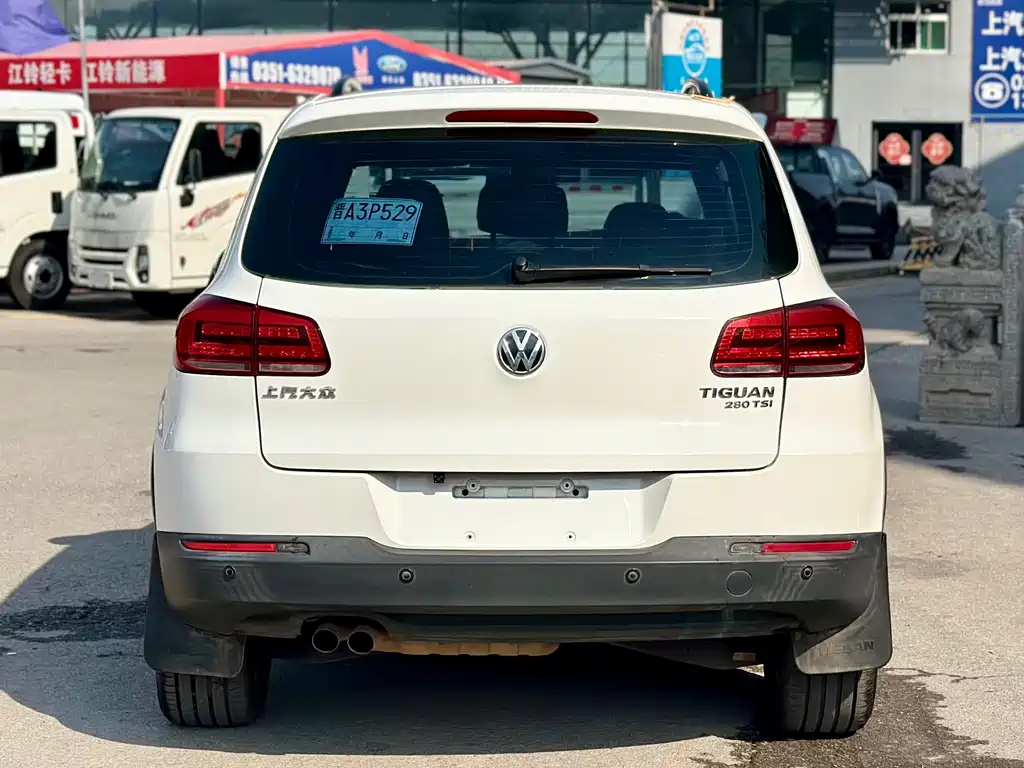 VOLKSWAGEN TIGUAN