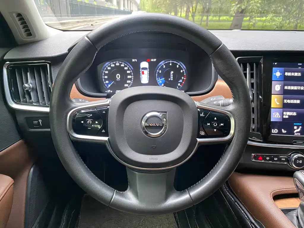 Volvo S90 — миниатюра 13