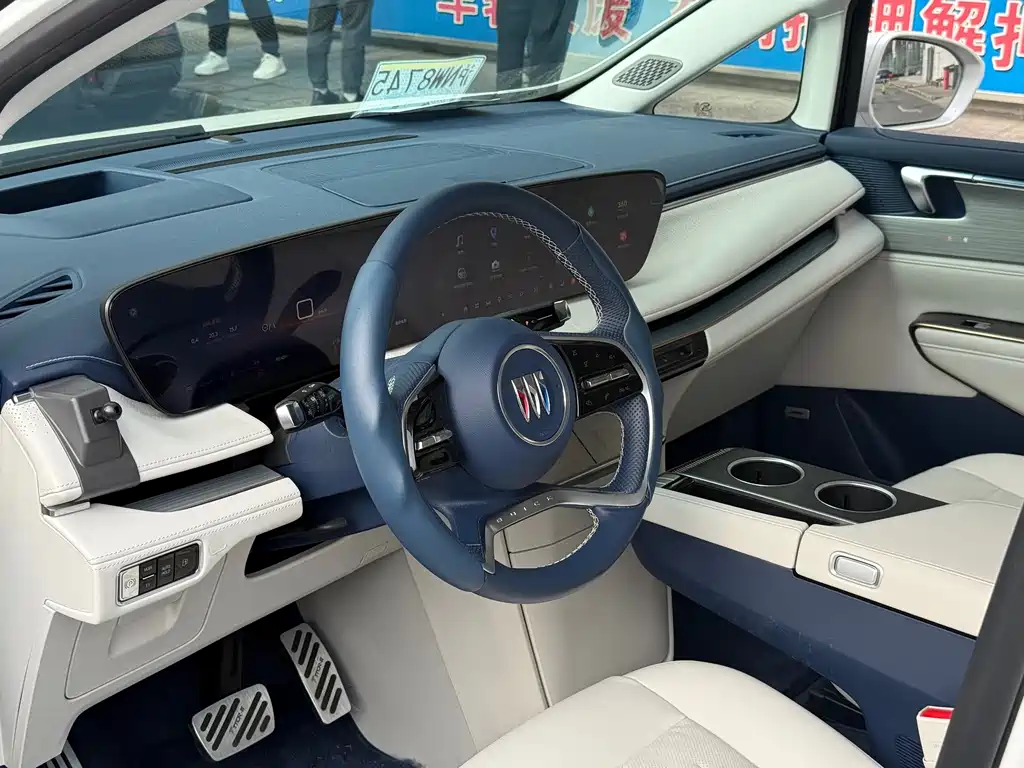 BUICK GL8 NEW ENERGY