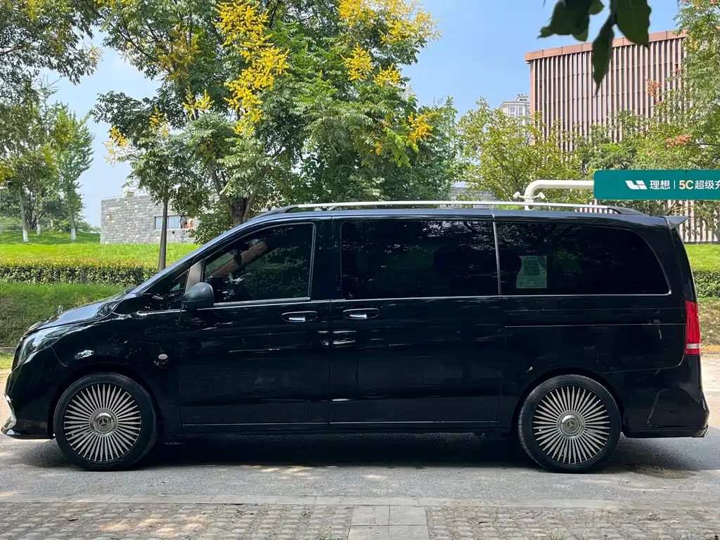 Mercedes-Benz V-Class (Import) — миниатюра 4