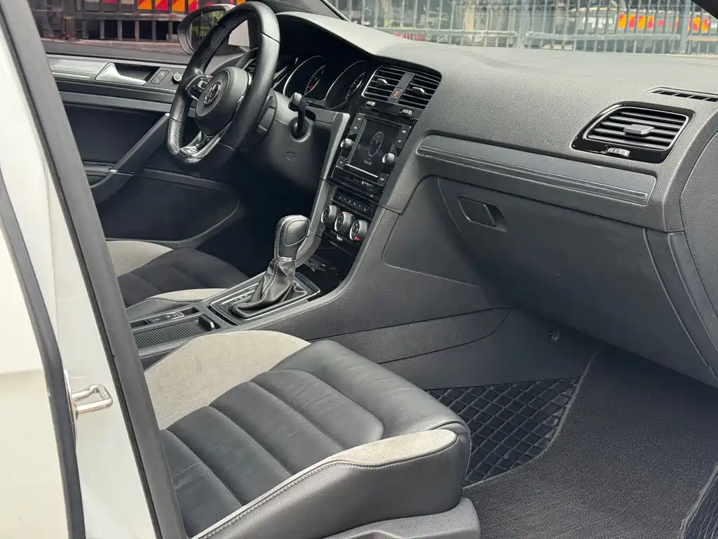 Volkswagen Golf — миниатюра 11