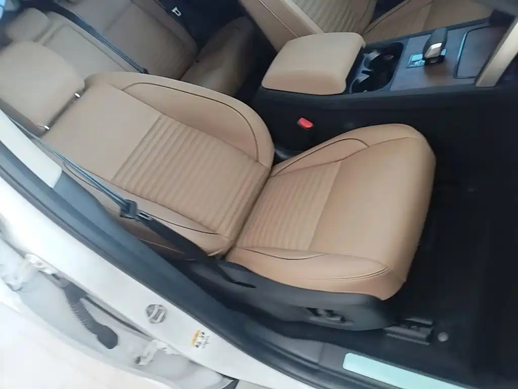 Land Rover Discovery Sport — миниатюра 25