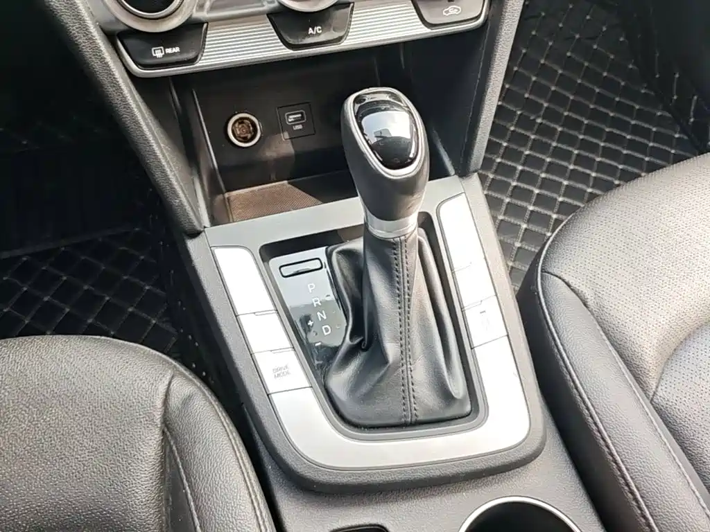 Hyundai Elantra — миниатюра 14