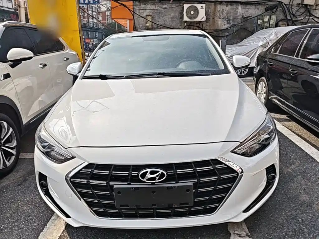 Hyundai Elantra — миниатюра 3