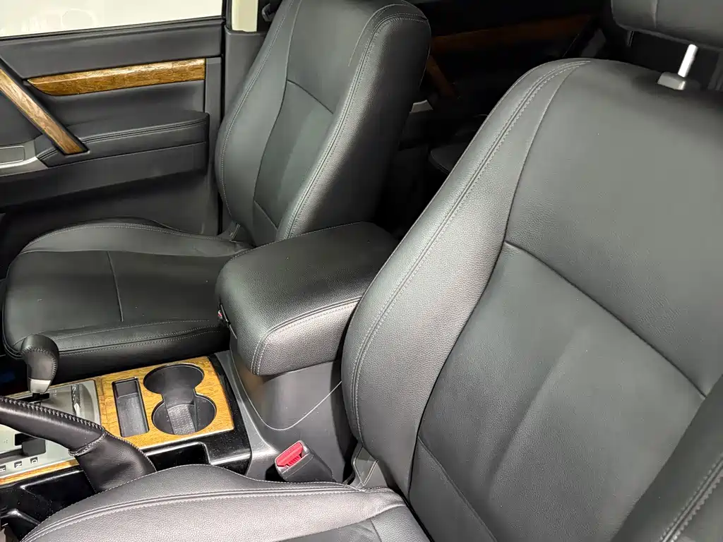 Mitsubishi Pajero (Import) — миниатюра 8