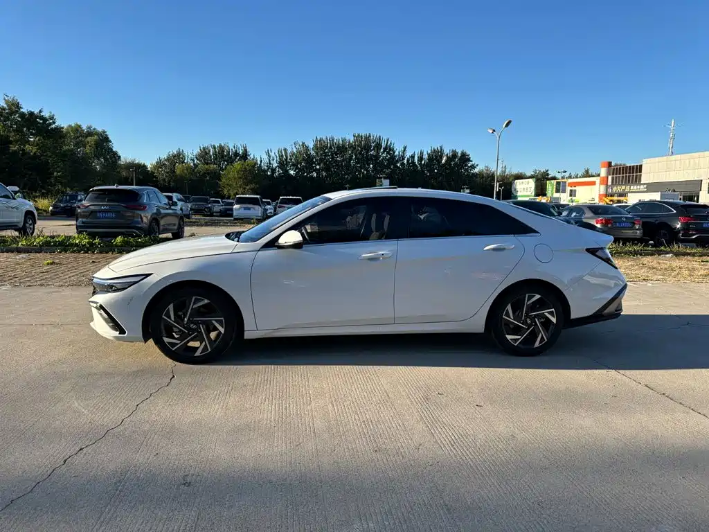 Hyundai Elantra — миниатюра 7