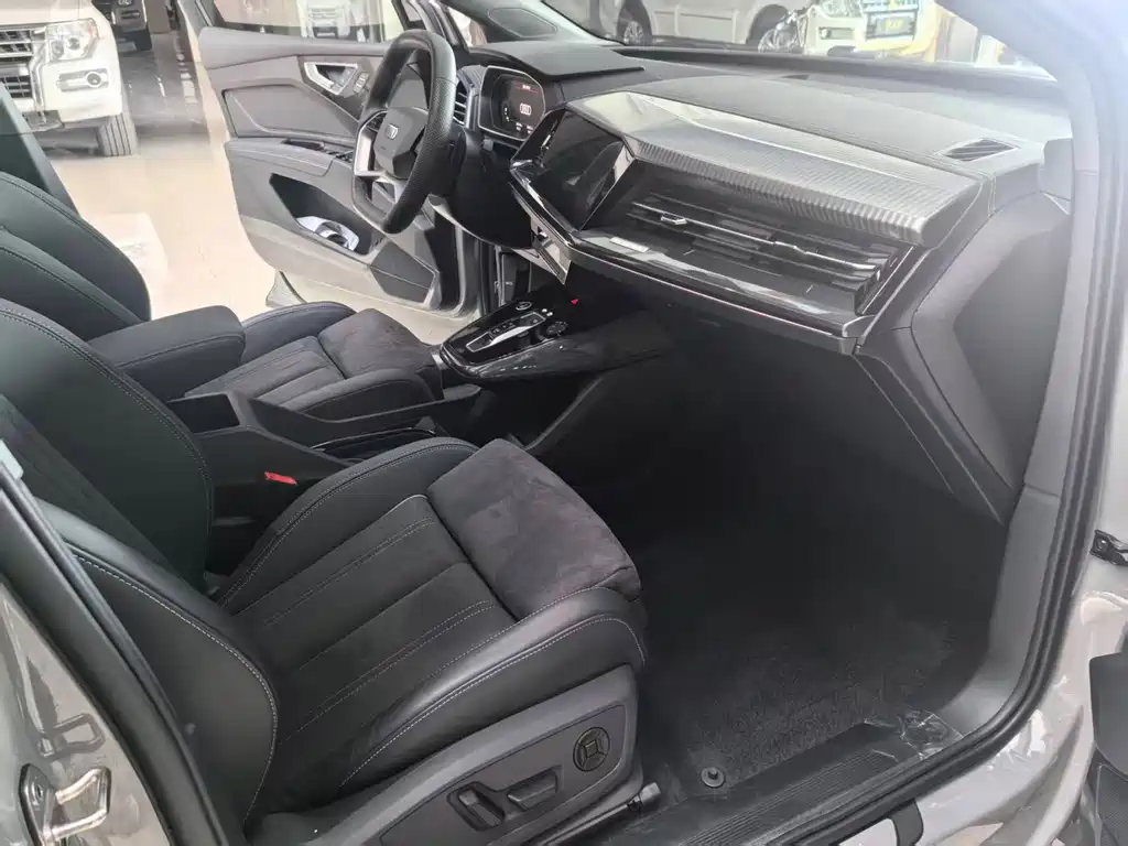 Audi Q4 e-tron — миниатюра 12