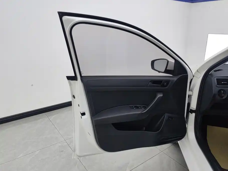 Volkswagen Santana — миниатюра 7