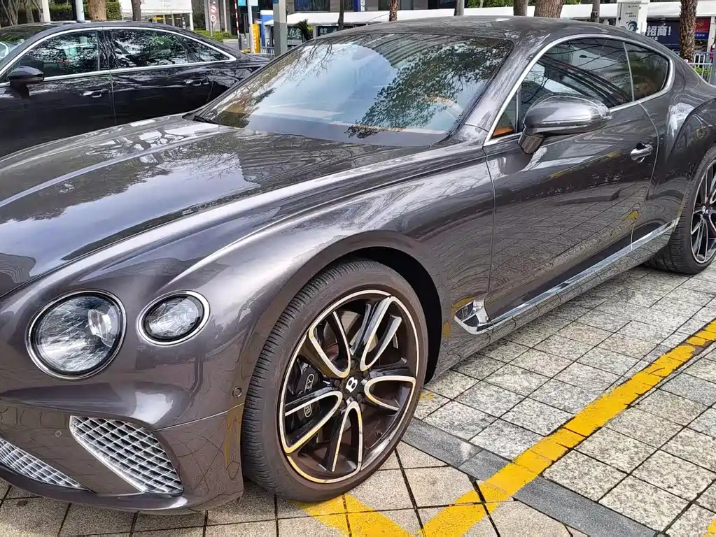 Bentley Continental 2021