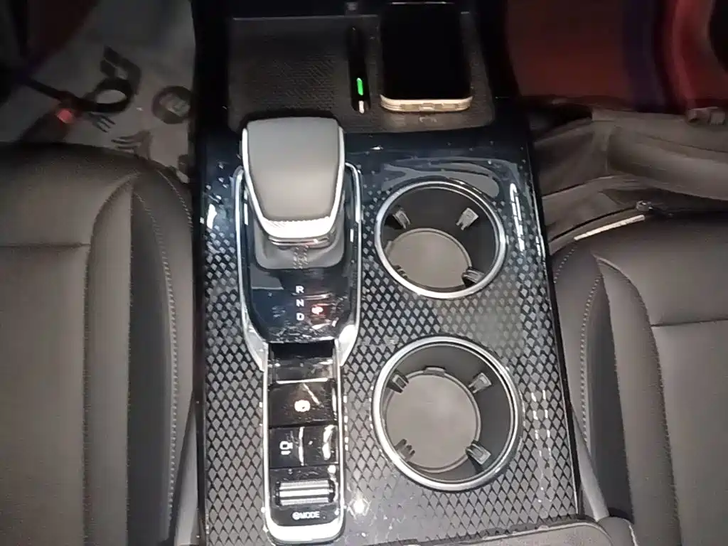 Hongqi Hongqi HS3 PHEV — миниатюра 14