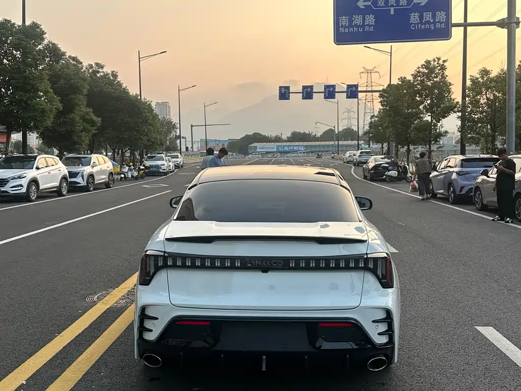Lynk & Co 03 — миниатюра 17