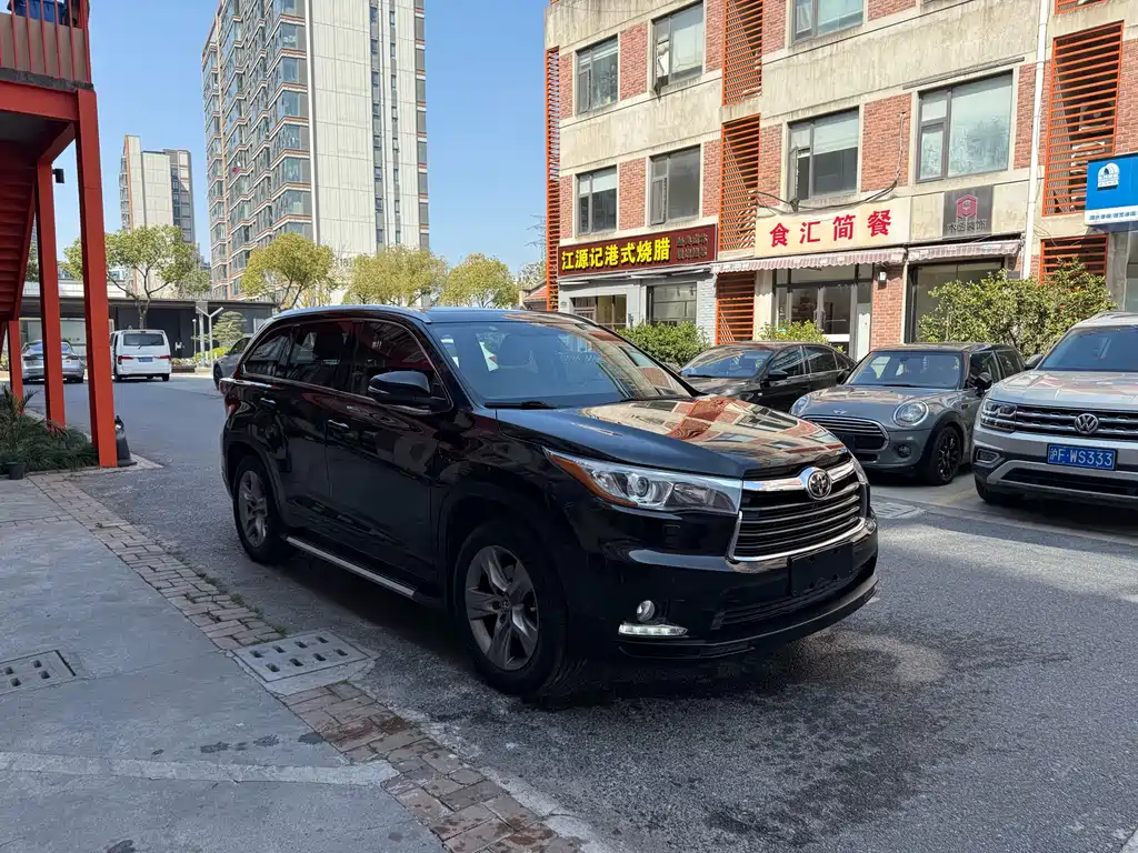 TOYOTA HIGHLANDER