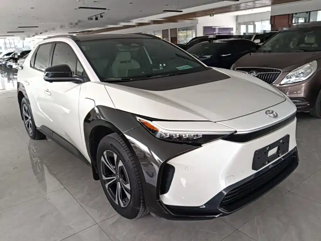 Toyota bZ4X — миниатюра 4