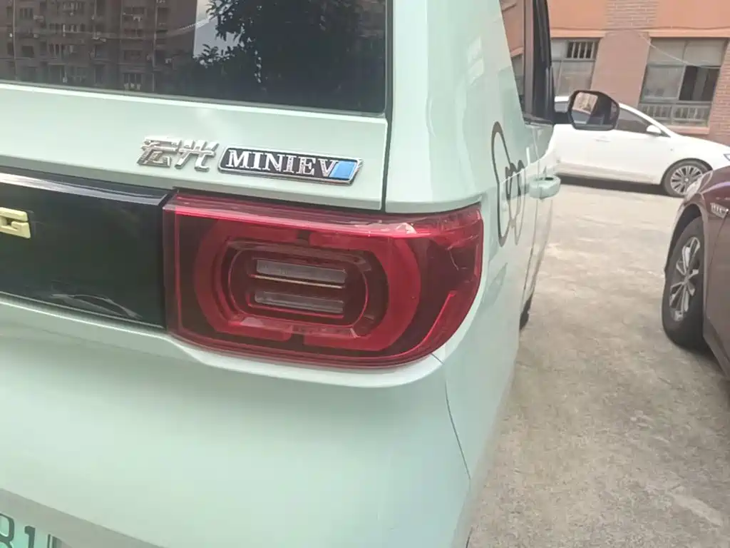 Wuling MINIEV — миниатюра 8