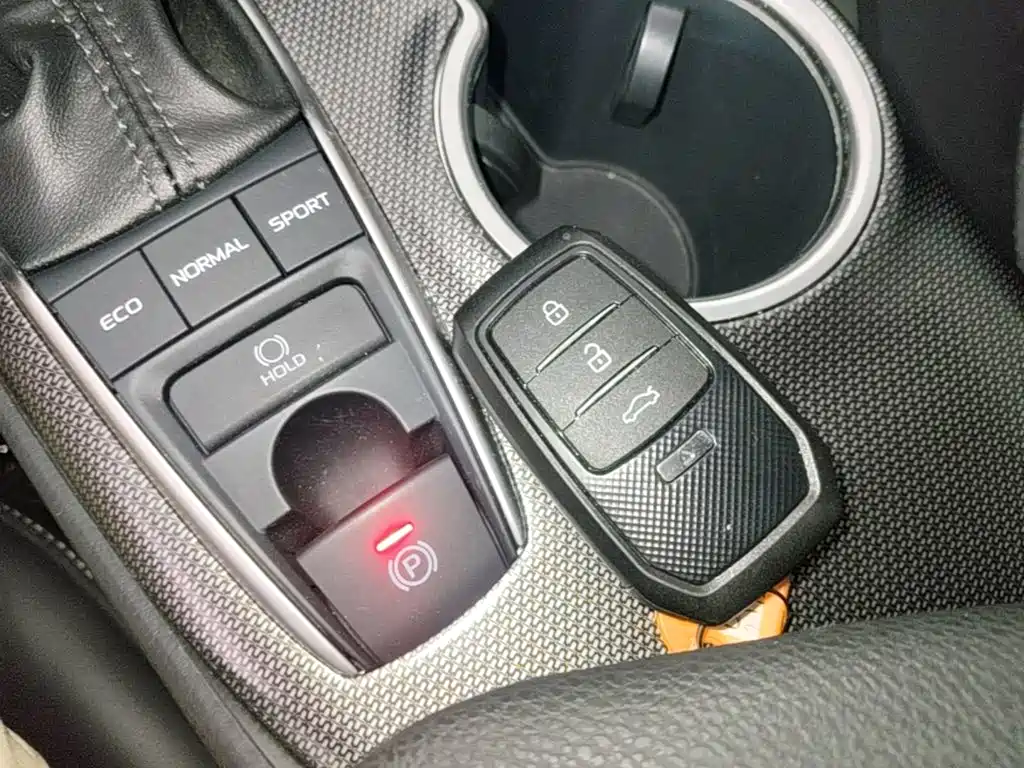 Toyota Camry — миниатюра 9