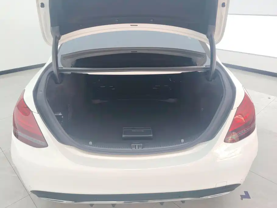 Mercedes-Benz C-Class — миниатюра 4
