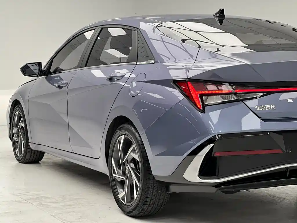 Hyundai Elantra — миниатюра 18