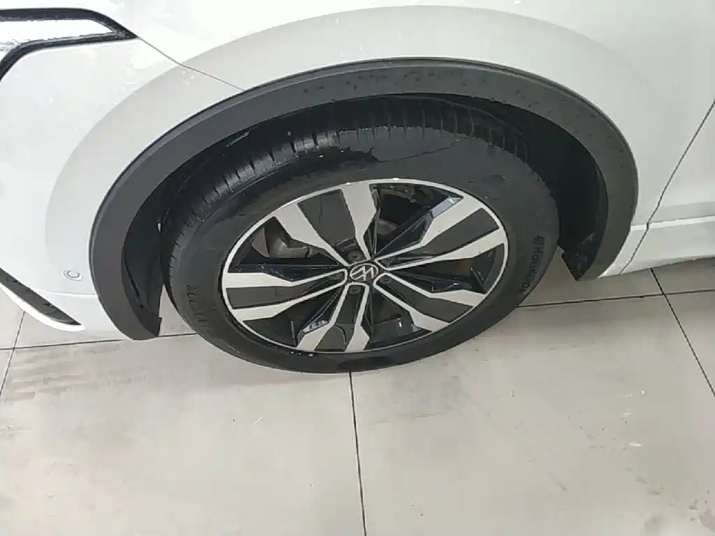 Volkswagen Tiguan L — миниатюра 23