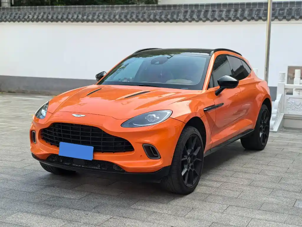 Aston Martin DBX 2021