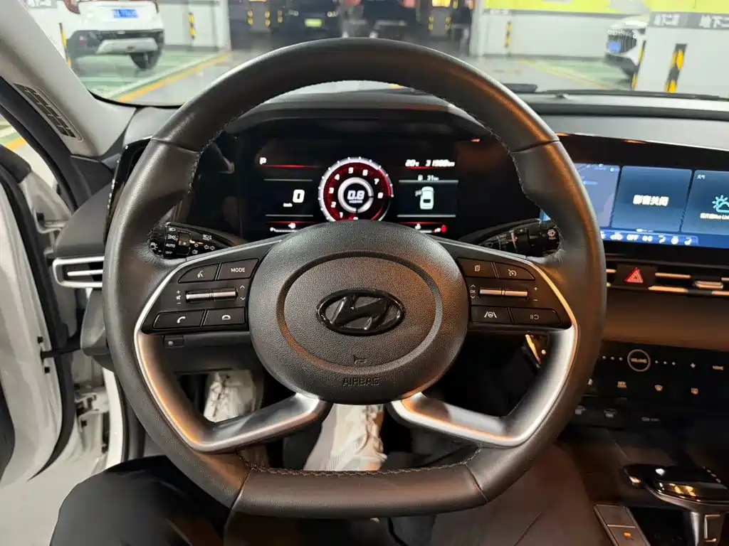 Hyundai Elantra — миниатюра 11
