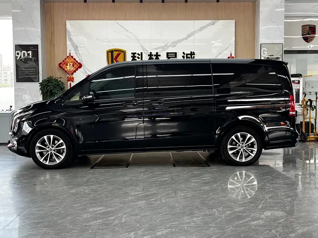 Mercedes-Benz V-Class — миниатюра 7