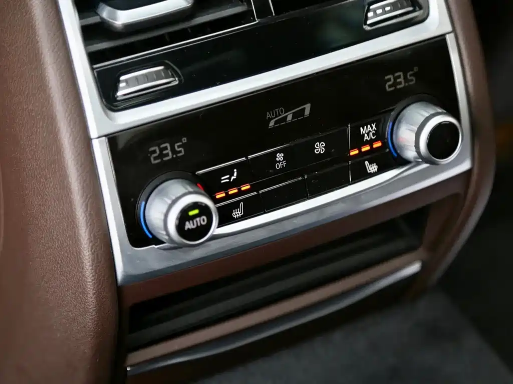 BMW 7 Series — миниатюра 7