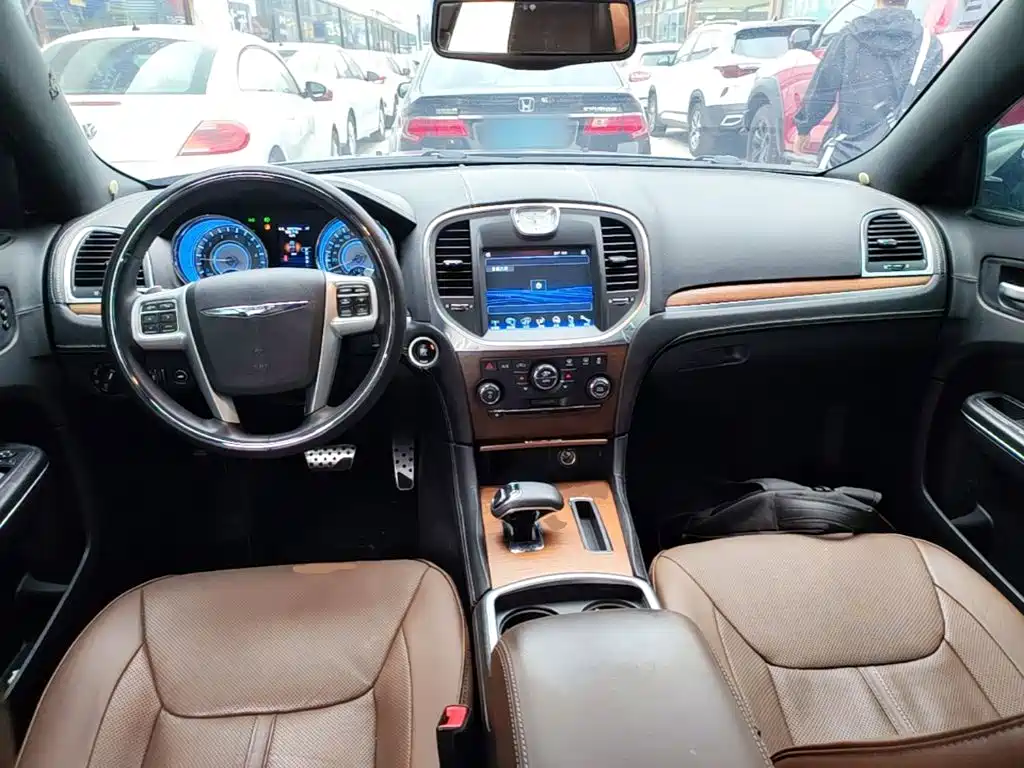 Chrysler 300C — миниатюра 10