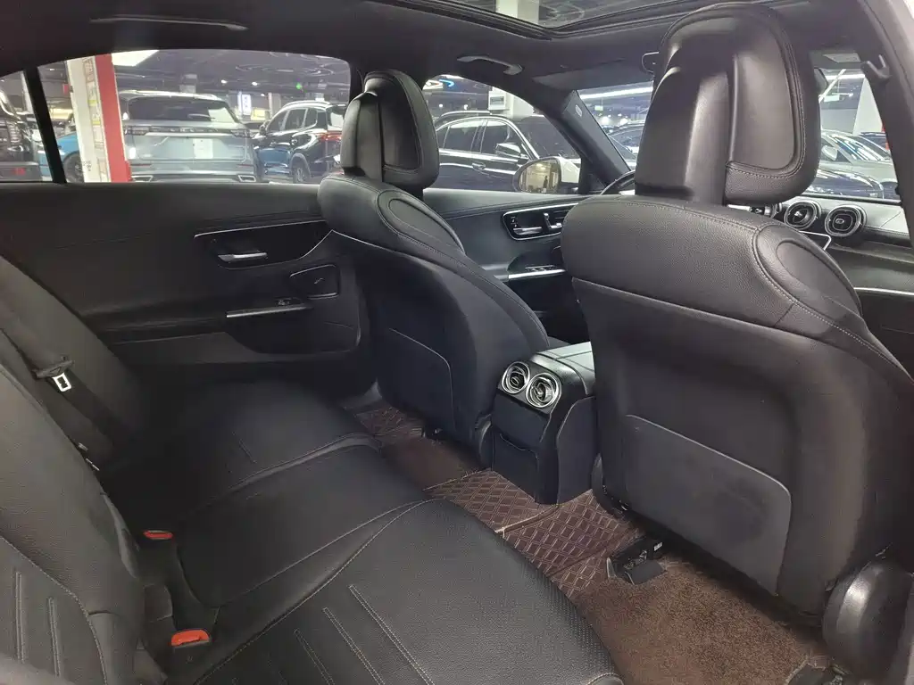 Mercedes-Benz C-Class — миниатюра 6