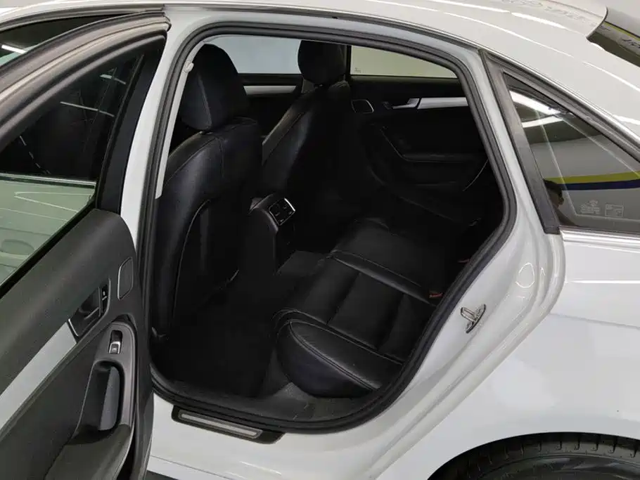 Audi A4L — миниатюра 11