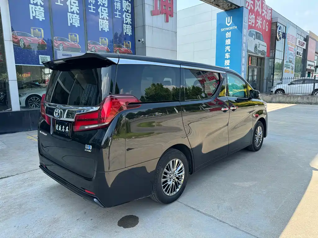 Toyota Alphard — миниатюра 14