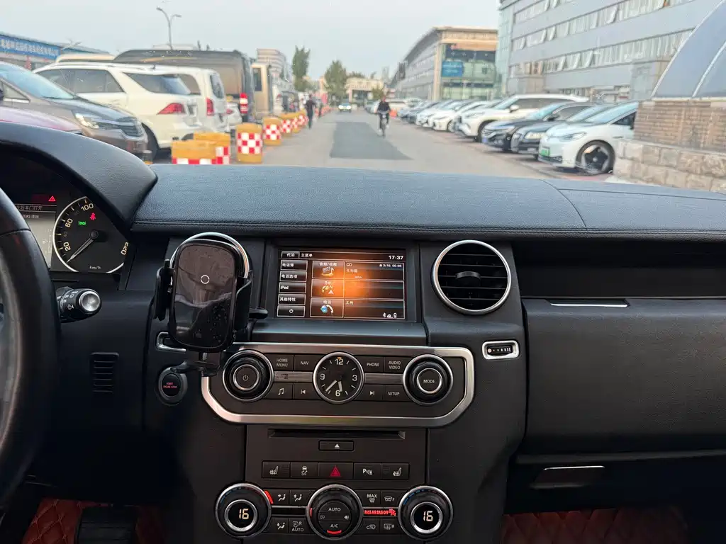 Land Rover Discovery — миниатюра 10